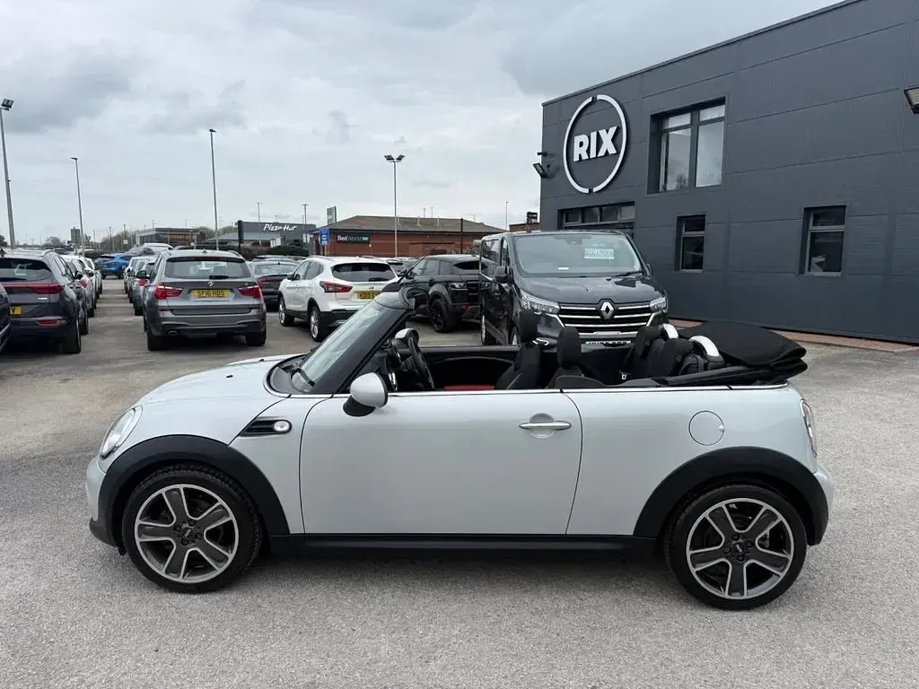 Usado Mini Cooper Cabriolet 122 HP (89 kW) 2013 Prateado Cabrios