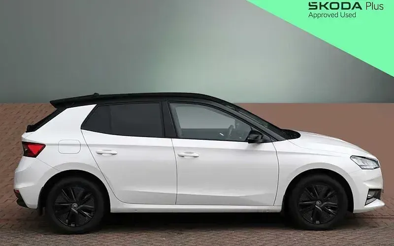Used Skoda Fabia Design Edition 95 HP (69 kW) 2025 Candy white black magic pearl effect Hatchback