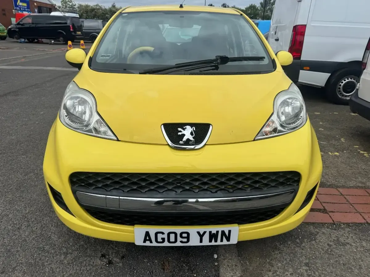 Begagnad Peugeot 107 68 HK (50 kW) 2009 Gul Halvkombi