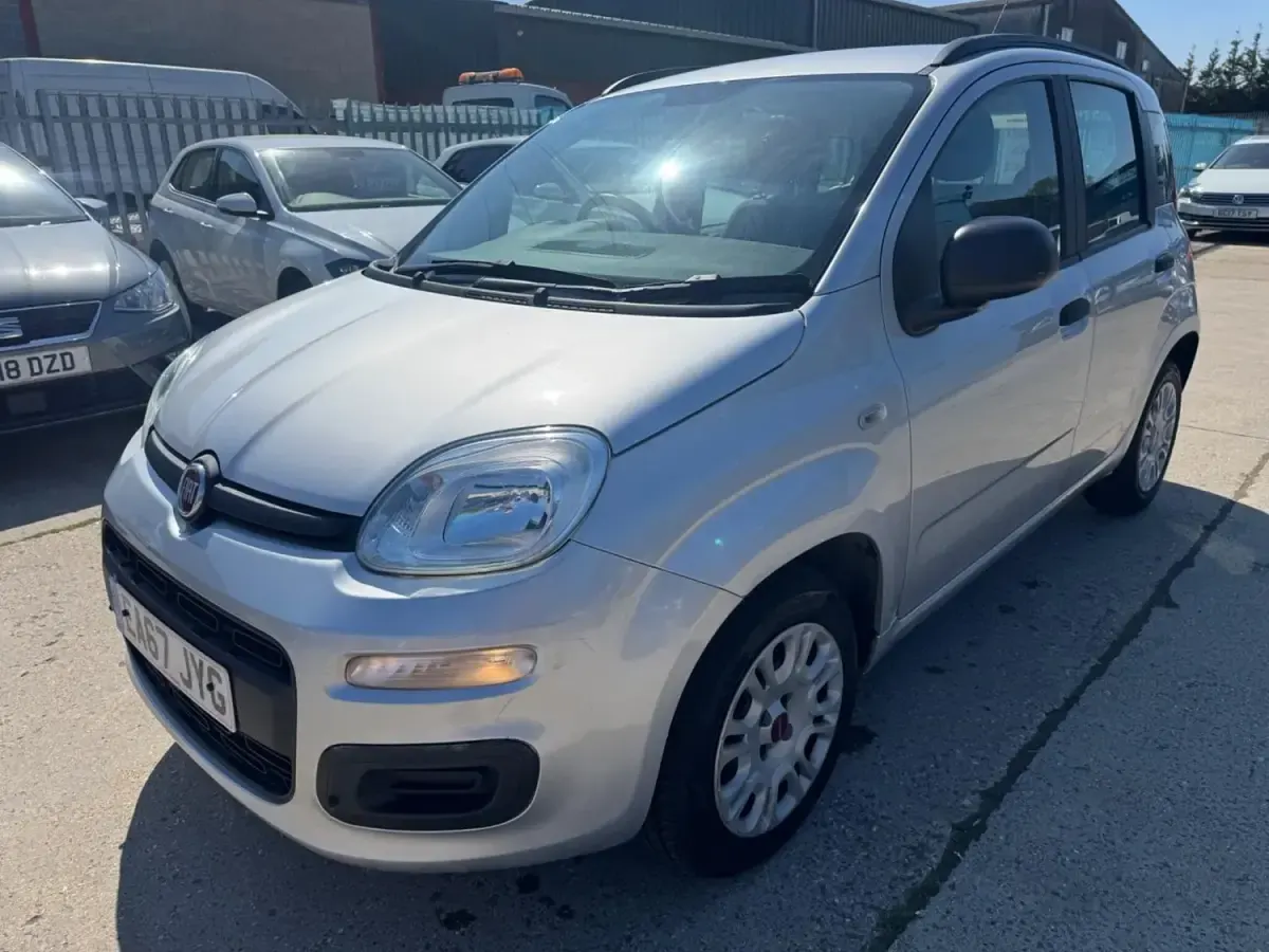 Usado Fiat Panda Easy 69 HP (50 kW) 2017 Prateado Citadino