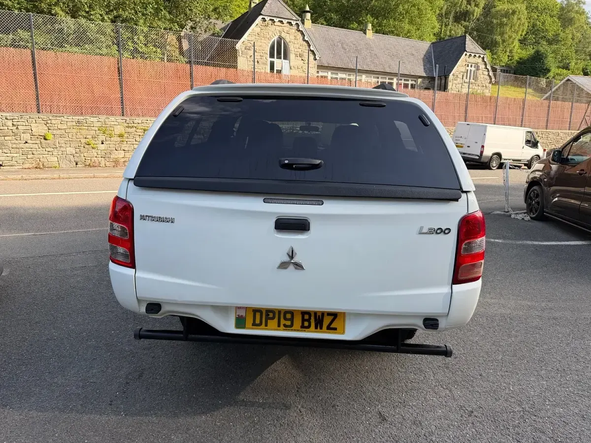 Used Mitsubishi L200 181 HP (133 kW) 2019 White Pickup