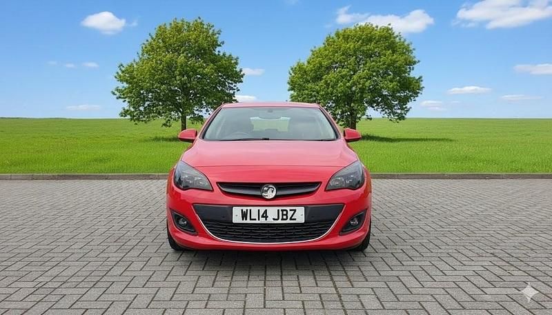 Used Vauxhall Astra SRi 180 HP (132 kW) 2014 Red Hatchback