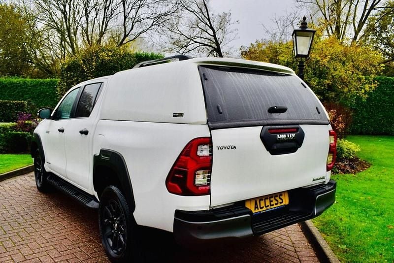 Used Toyota HiLux 201 HP (147 kW) 2022 White Pickup
