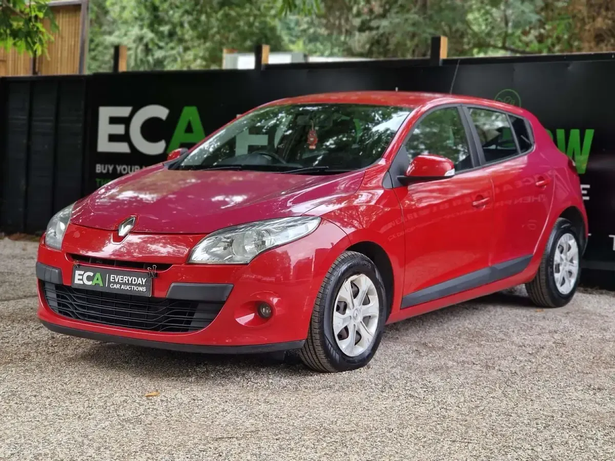 Used Renault Mégane III Expression 100 HP (73 kW) 2011 Red Hatchback