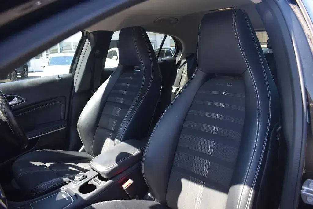 Used Mercedes GLA180 Urban 122 HP (89 kW) 2019 Black SUV