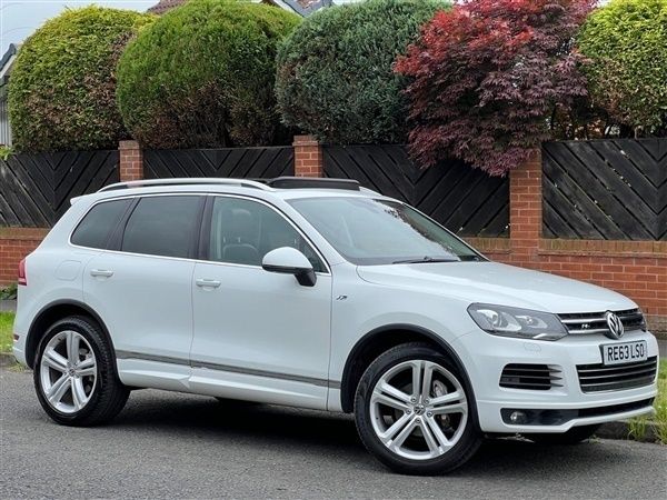 White Used 2013 VW Touareg R-line SUV | £12,900 (A bit pricey) - Image 1/1