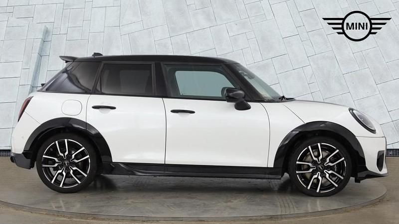 Used Mini Cooper Hatch 154 HP (113 kW) 2025 White Hatchback