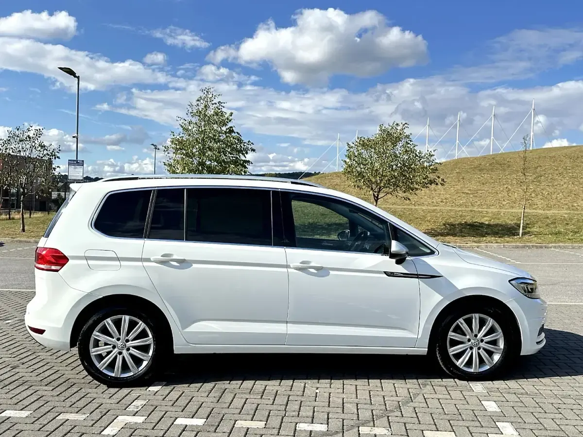 Used VW Touran SEL 150 HP (110 kW) 2018 White MPV