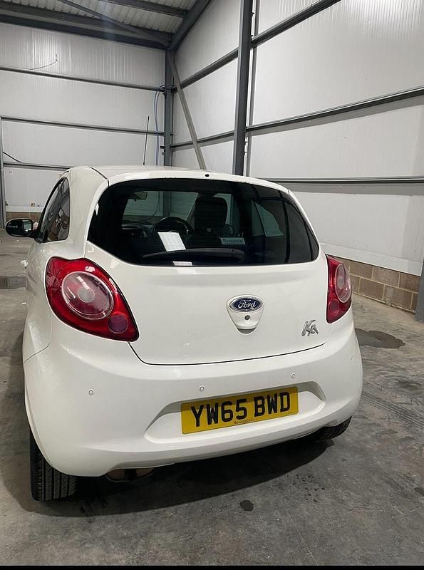Used Ford Ka Zetec 69 HP (50 kW) 2016 White Hatchback