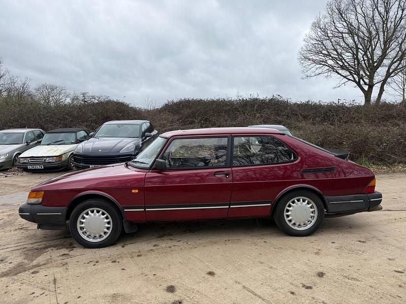 Used Saab 900 1993 Red Hatchback