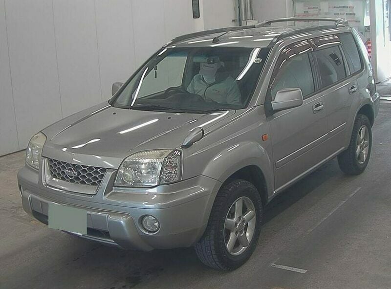 Used Nissan X-Trail 138 HP (101 kW) 2002 Silver SUV