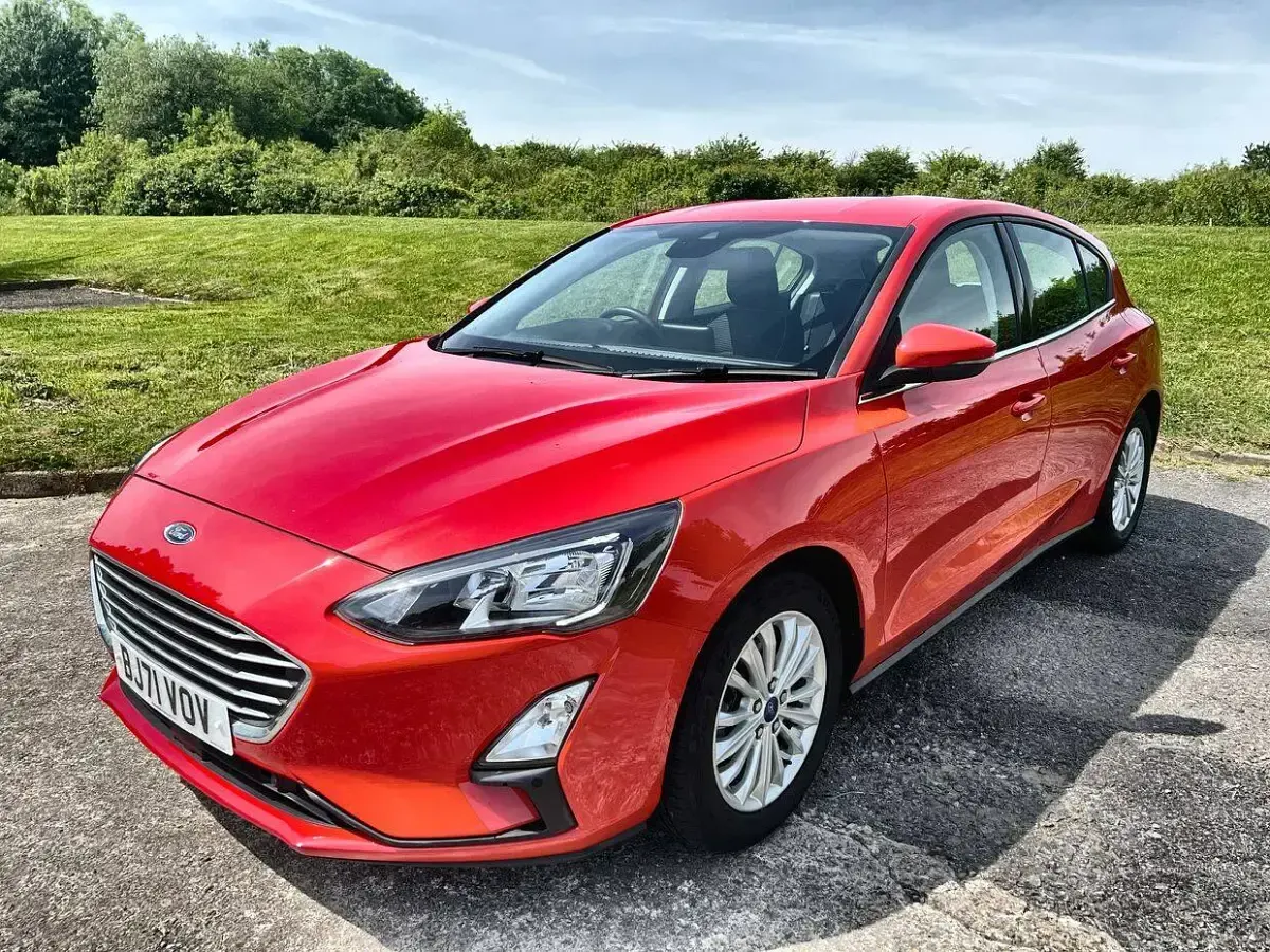 Used Ford Focus Titanium 118 HP (86 kW) 2021 Red Hatchback