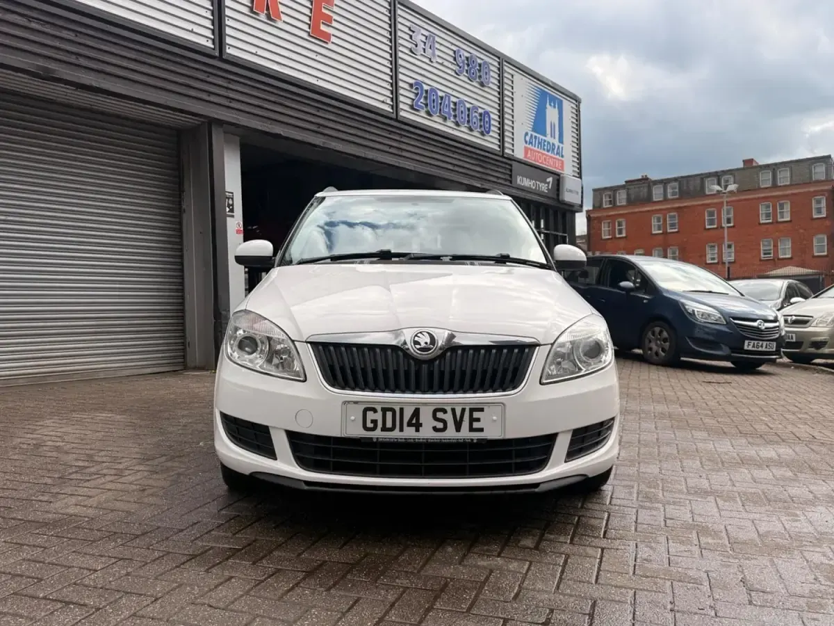 Begagnad Skoda Fabia SE 105 HK (77 kW) 2014 Vit Kombi