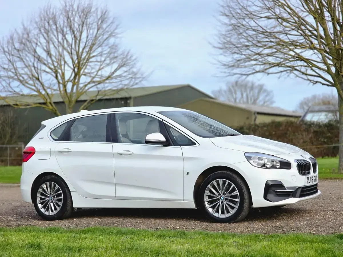 Begagnad BMW 225 Luxury Line 2018 Vit Minibuss