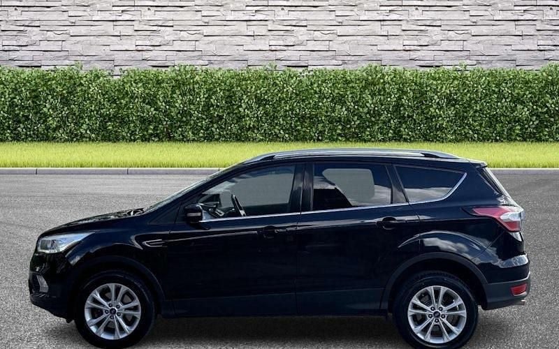 Begagnad Ford Kuga Titanium 120 HK (88 kW) 2018 Svart SUV