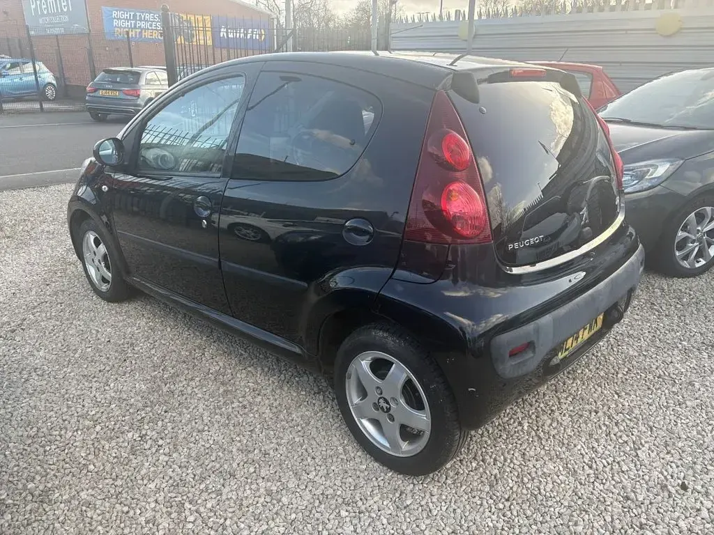 Begagnad Peugeot 107 Allure 68 HK (50 kW) 2014 Svart Halvkombi