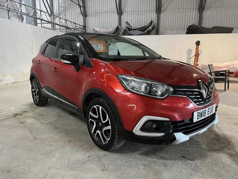 Used Renault Captur Iconic 90 HP (66 kW) 2018 Red/black SUV