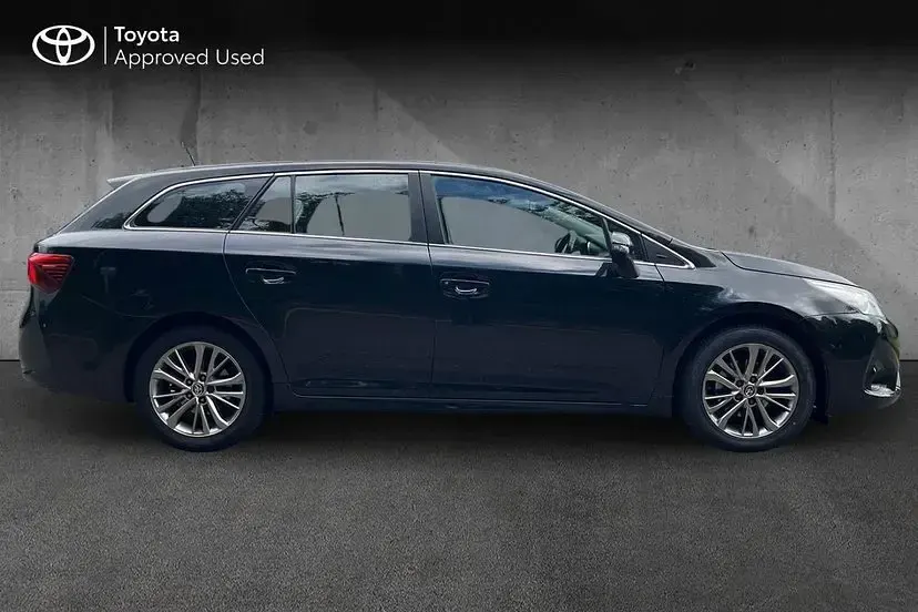 Used Toyota Avensis Business Edition 112 HP (82 kW) 2017 Black Estate