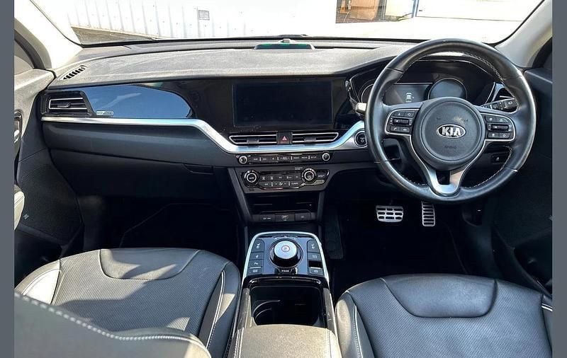 Used Kia e-Niro 150 kW (204 HP) 2021 Silver SUV