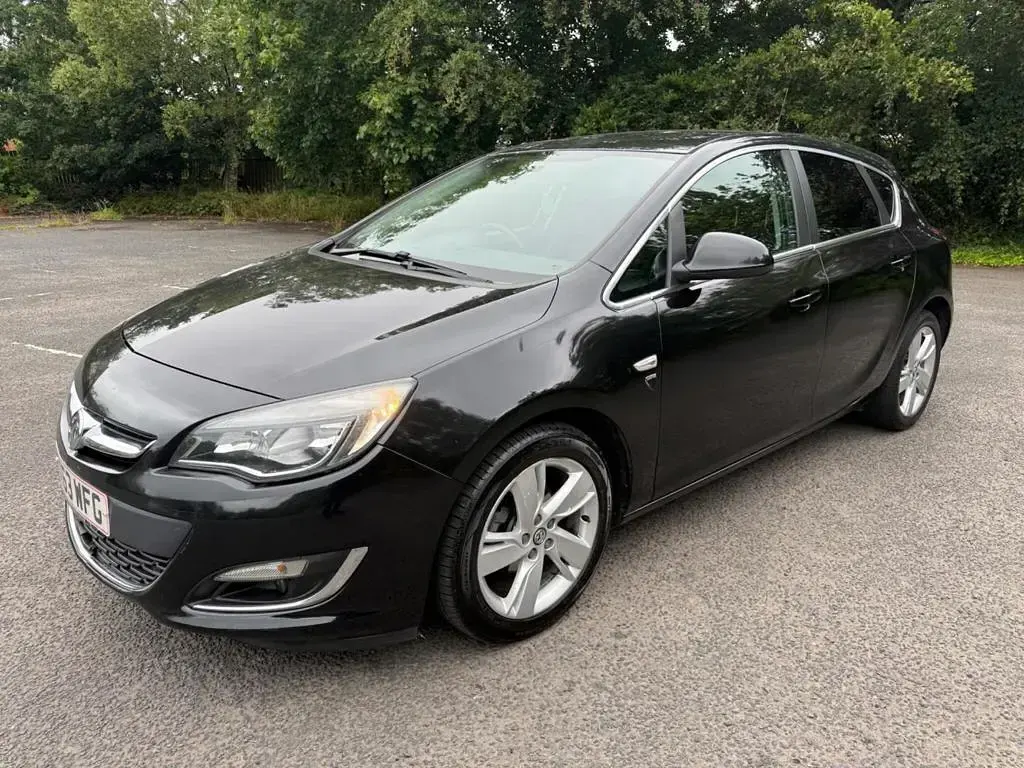 Used Vauxhall Astra SRi 140 HP (102 kW) 2014 Black Hatchback