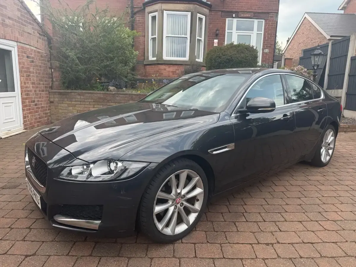 Used Jaguar XF Portfolio 180 HP (132 kW) 2016 Grey Sedan