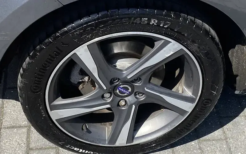 Used Volvo V40 R-Design 190 HP (139 kW) 2014 Grey Hatchback