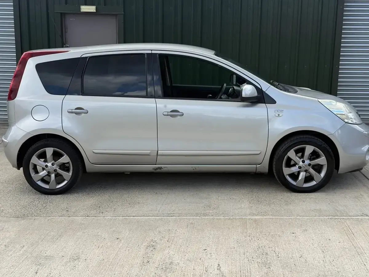 Used Nissan Note N-TEC 110 HP (80 kW) 2010 Silver Hatchback