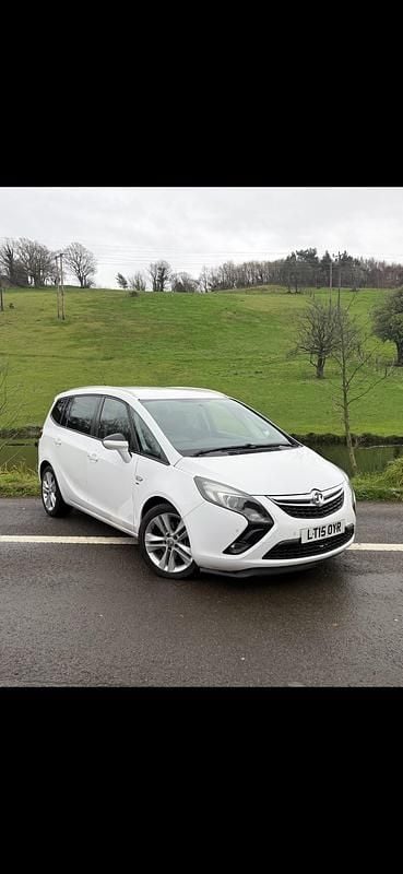 Used Vauxhall Zafira SRi 170 HP (125 kW) 2015 White MPV