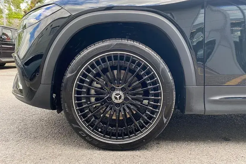 Usado Mercedes EQB250+ Urban 139 kW (190 HP) 2025 Preto SUV