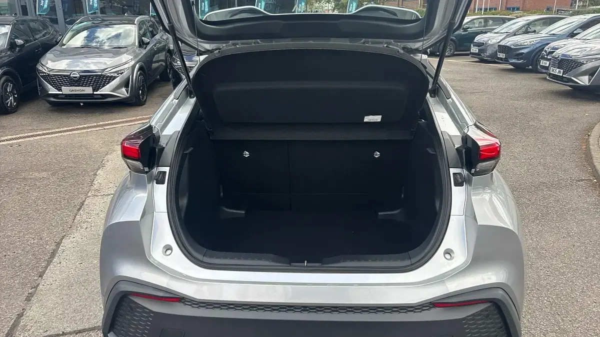 Used Toyota C-HR 140 HP (102 kW) 2024 Silver SUV