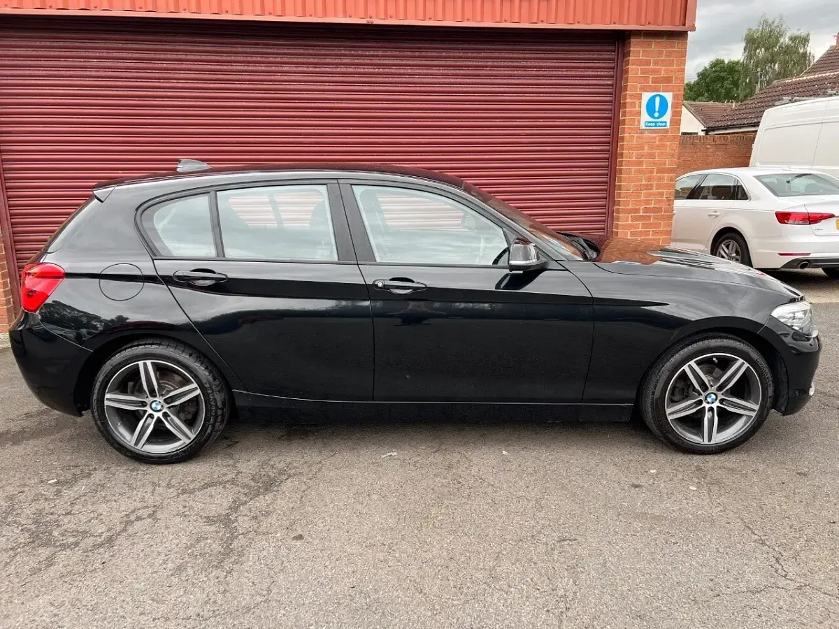Used BMW 118 Sport Line 150 HP (110 kW) 2017 Black Hatchback