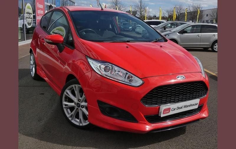 Used Ford Fiesta Zetec 123 HP (90 kW) 2017 Red Hatchback