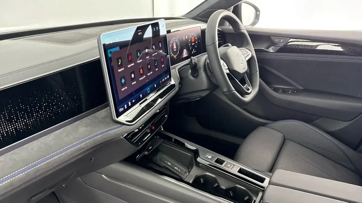 Begagnad VW Passat R-line 150 HK (110 kW) 2025 Grå Kombi