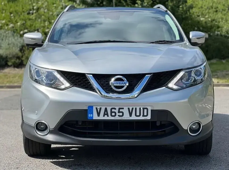 Usado Nissan Qashqai Tekna 130 HP (95 kW) 2016 Prateado SUV