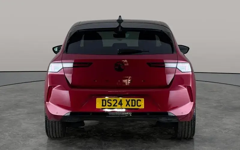 Used Vauxhall Astra 131 HP (96 kW) 2024 Red Hatchback