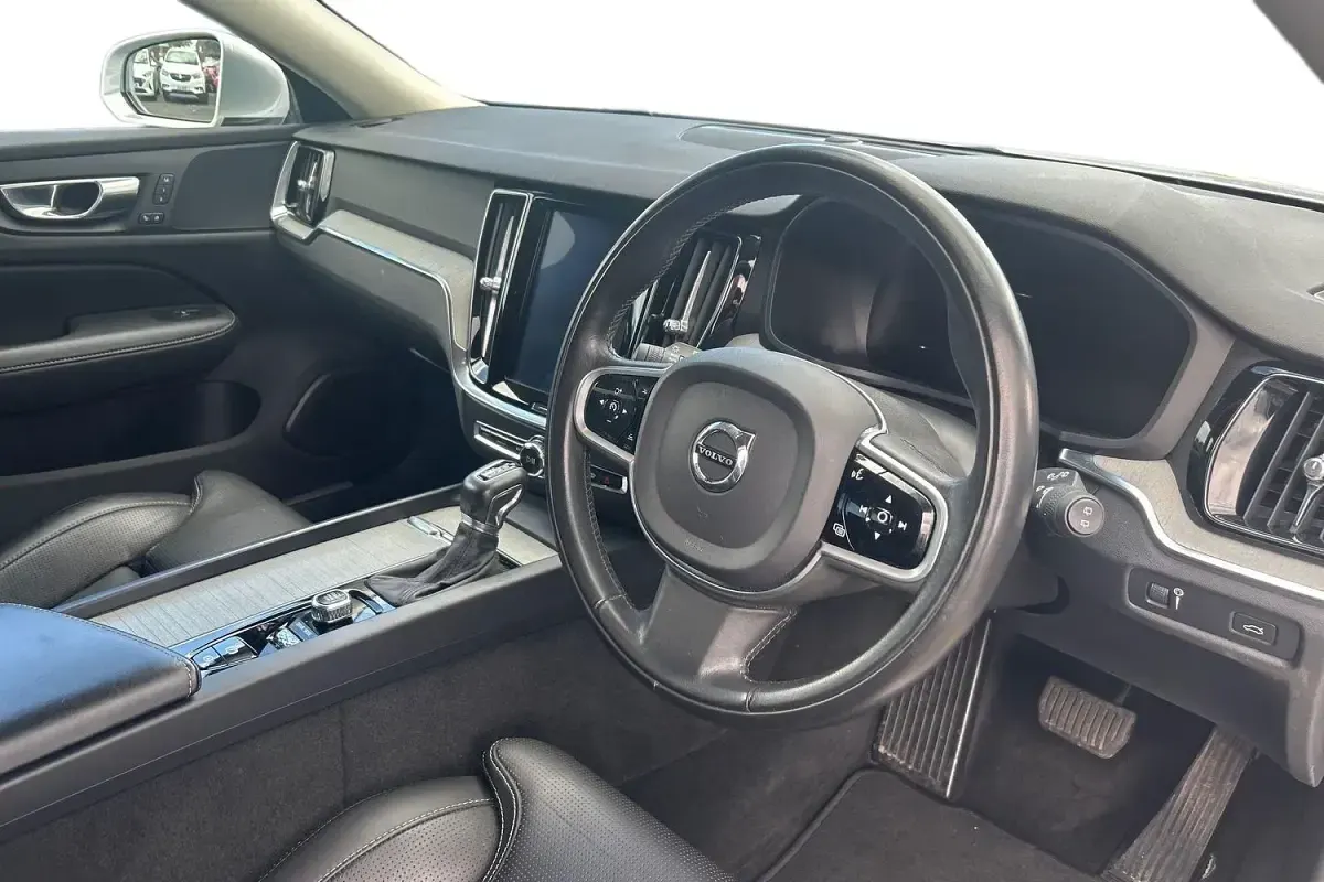 Usado Volvo V60 Inscription 190 CV (139 kW) 2020 Plateado Familiar