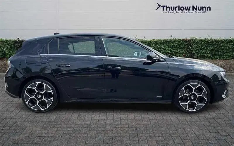 Used Vauxhall Astra Ultimate 131 HP (96 kW) 2023 Black Hatchback