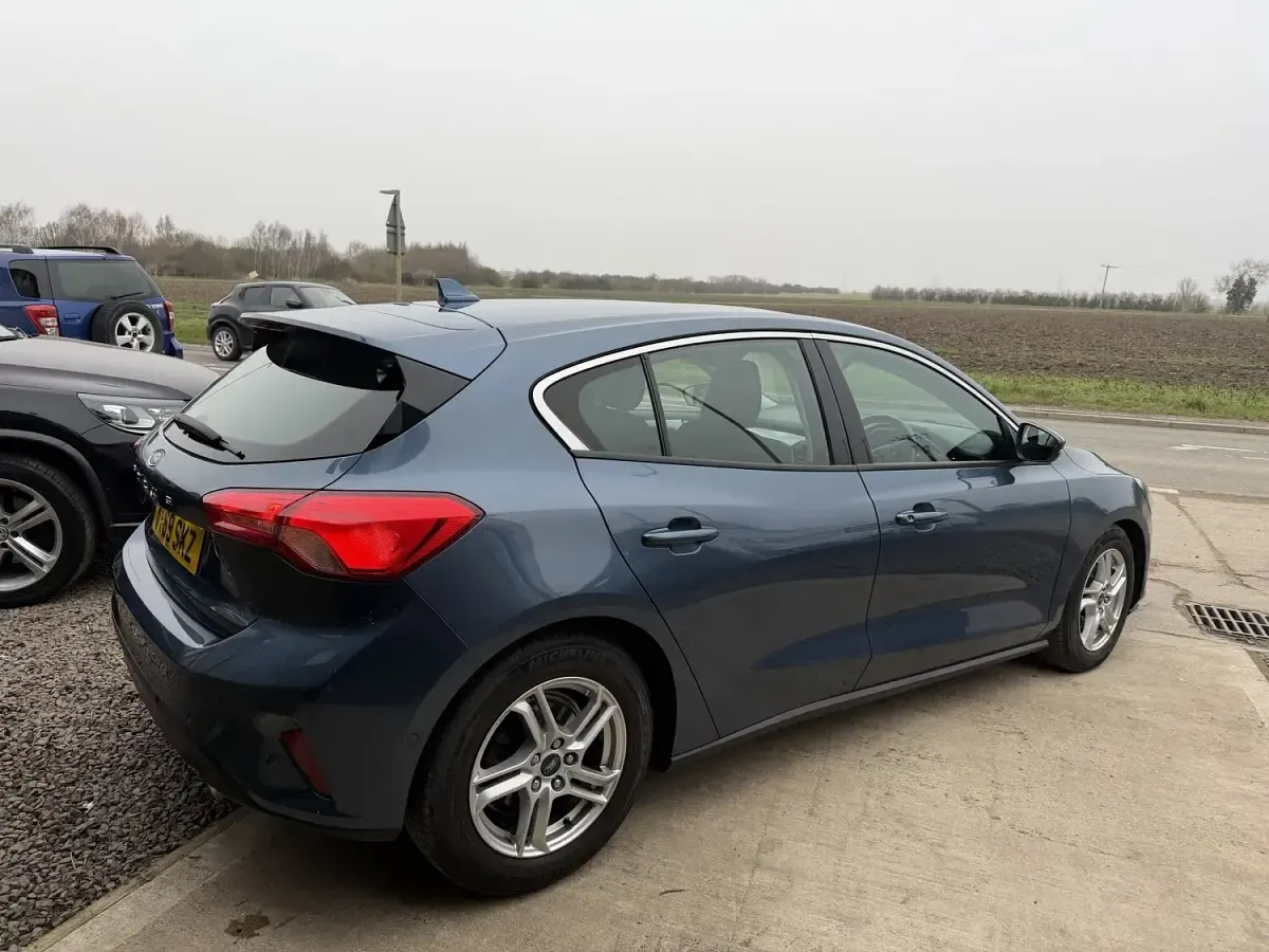 Used Ford Focus Zetec 95 HP (69 kW) 2019 Blue Hatchback