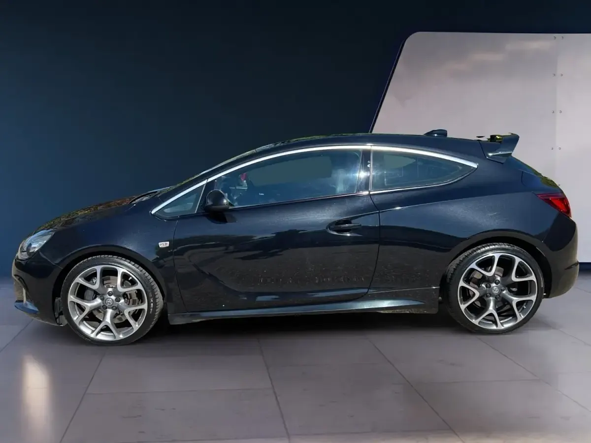 Second-hand Vauxhall Astra GTC 2016 Negru Hatchback