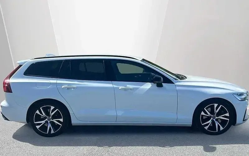 Used Volvo V60 R-Design 250 HP (183 kW) 2021 Estate