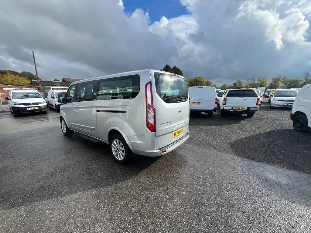 Usado Ford Tourneo Custom Titanium 2022 Prateado Van