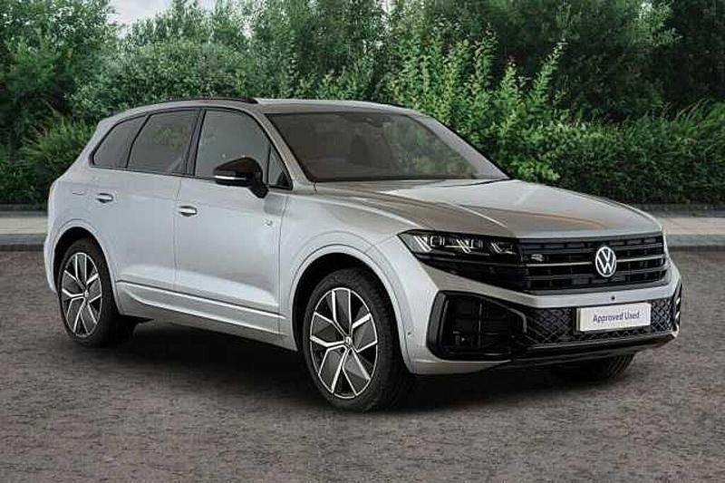 Oyster silver Used 2025 VW Touareg Black Edition SUV | £54,990 (Fair price) - Image 1/4