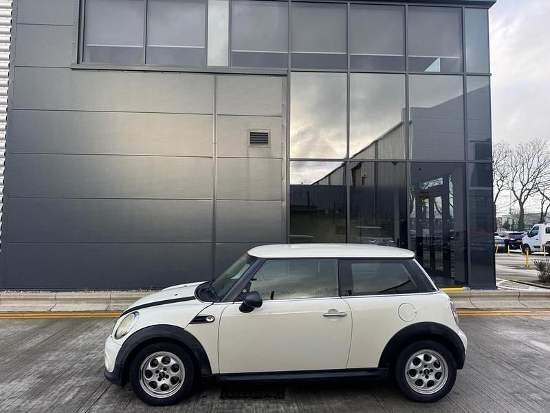 Used Mini ONE Hatch 97 HP (71 kW) 2014 White Hatchback