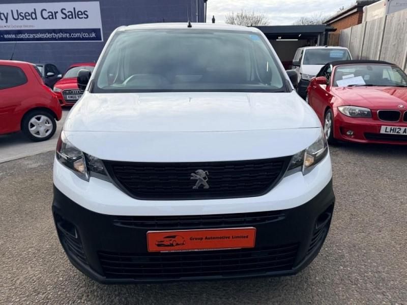 Used Peugeot Partner Premium 131 HP (96 kW) 2022 White MPV
