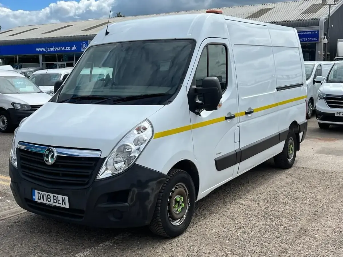 Used Vauxhall Movano 130 HP (95 kW) 2018 White MPV