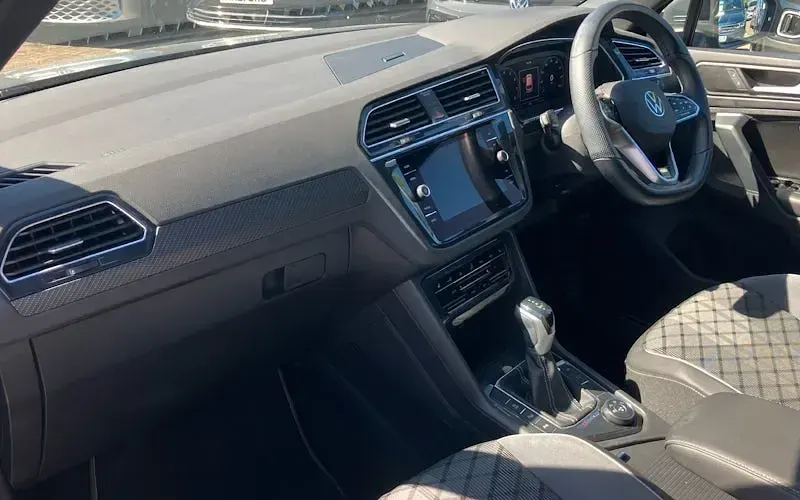 Begagnad VW Tiguan R-line 190 HK (139 kW) 2022 Grå SUV