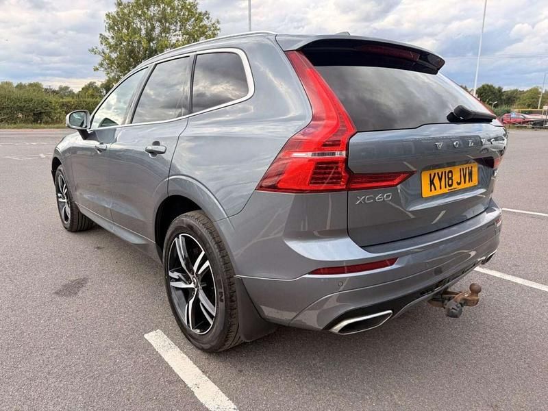 Usado Volvo XC60 R-Design 235 HP (172 kW) 2018 Cinzento SUV