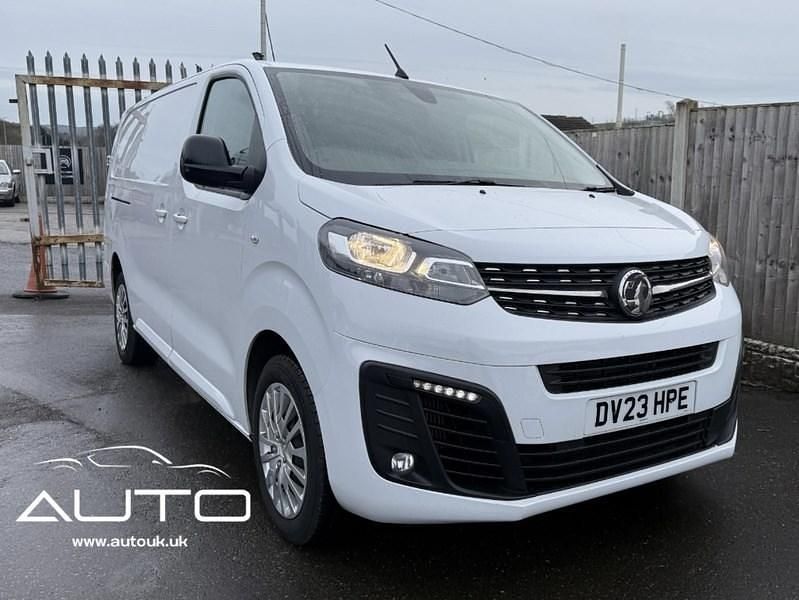 White Used 2023 Vauxhall Vivaro MPV | £14,150 (Good price) - Image 1/4