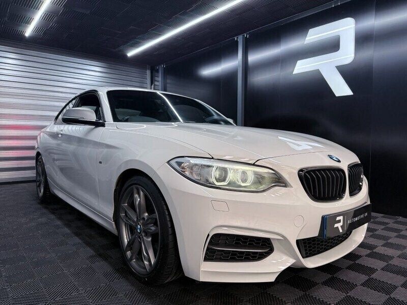White Used 2014 BMW M235 M Performance Coupe | £14,295 (Expensive) - Image 1/4