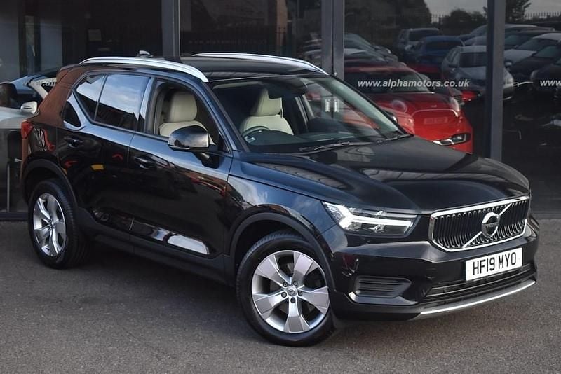 Black Used 2019 Volvo XC40 Momentum SUV | £18,490 (Fair price) - Image 1/3